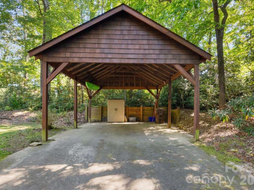 179 Woodlyn Etch Drive, Hendersonville, NC 28792.  MLS# CAR4429888, YatesRealty ID 54364. 