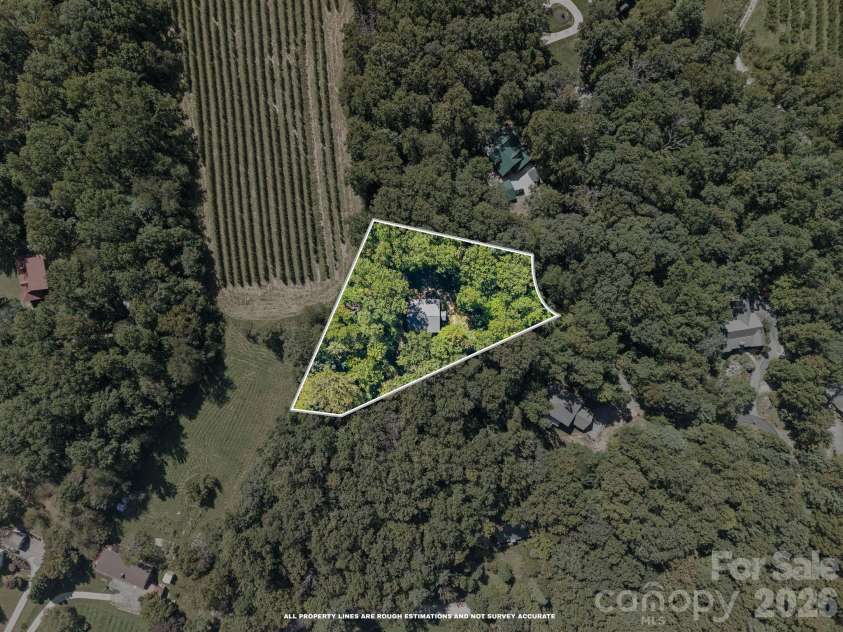 179 Woodlyn Etch Drive, Hendersonville, NC 28792.  MLS# CAR4429888, YatesRealty ID 54364. 