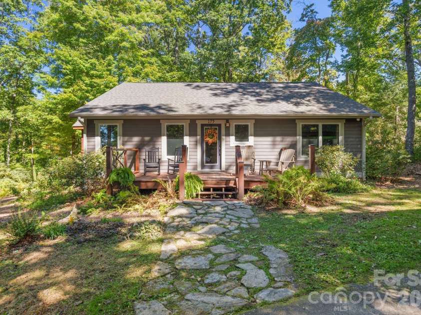 179 Woodlyn Etch Drive, Hendersonville, NC 28792.  MLS# CAR4429888, YatesRealty ID 54364. 