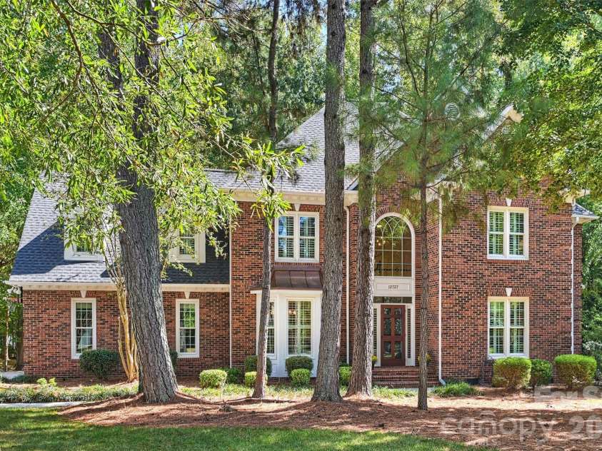 12727 Duncourtney Lane, Charlotte, NC 28277.  MLS# CAR4427559, YatesRealty ID 54365. Full brick home on quiet cul de sac lot