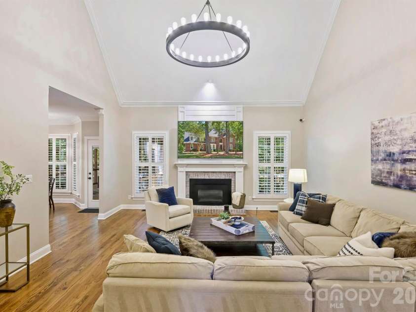 12727 Duncourtney Lane, Charlotte, NC 28277.  MLS# CAR4427559, YatesRealty ID 54365. Great room with soaring ceilings