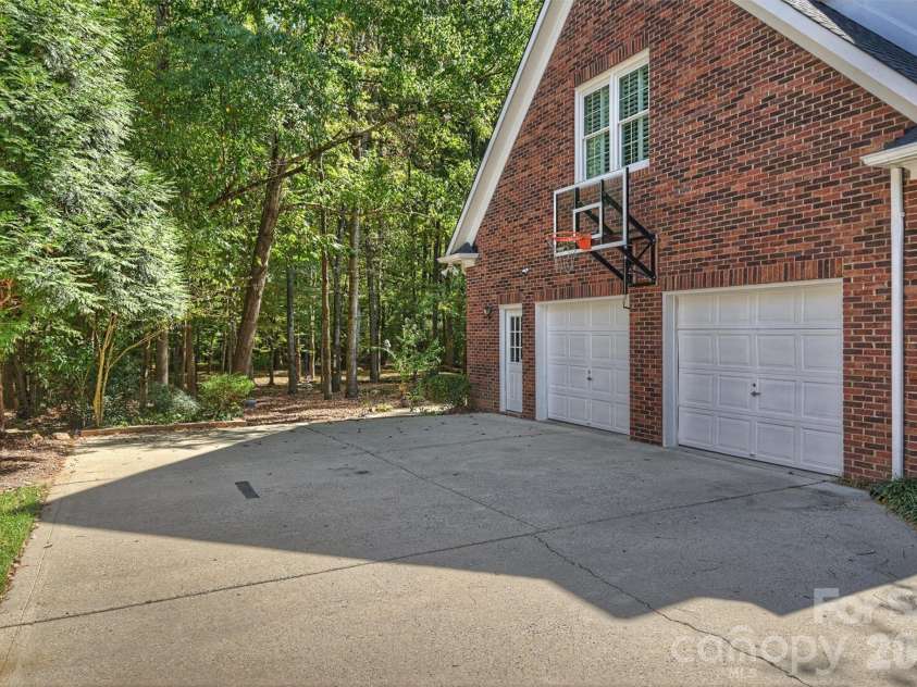 12727 Duncourtney Lane, Charlotte, NC 28277.  MLS# CAR4427559, YatesRealty ID 54365. Sideload garage