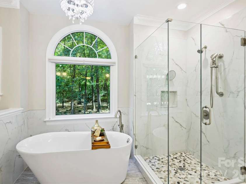 12727 Duncourtney Lane, Charlotte, NC 28277.  MLS# CAR4427559, YatesRealty ID 54365. Updated primary bath