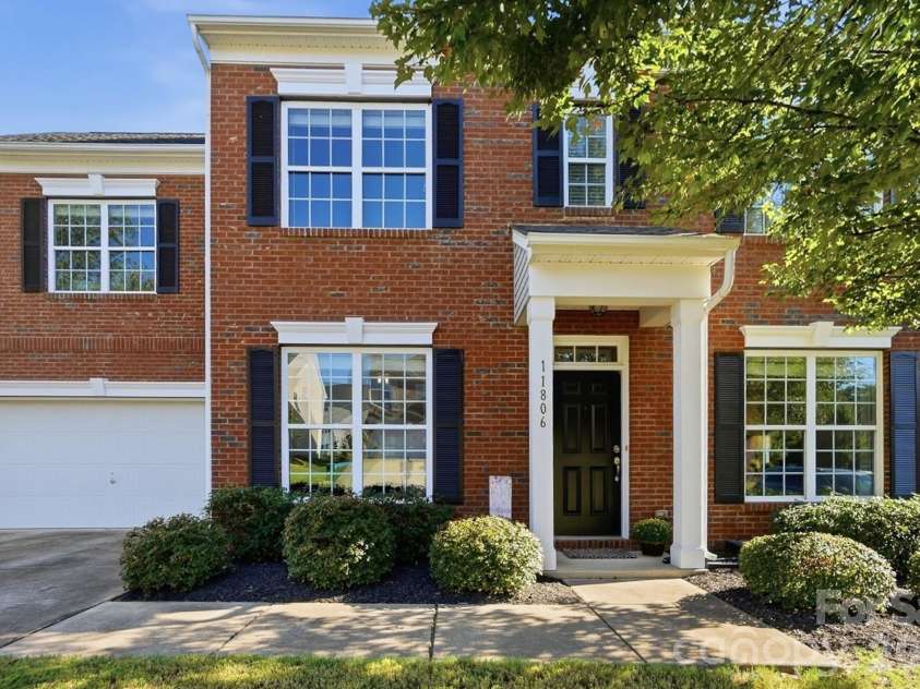 11806 Carolina Blossom Lane, Pineville, NC 28134.  MLS# CAR4428240, YatesRealty ID 54366. 