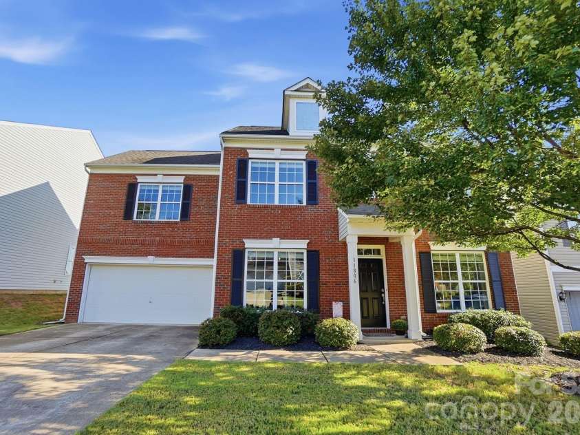 11806 Carolina Blossom Lane, Pineville, NC 28134.  MLS# CAR4428240, YatesRealty ID 54366. 