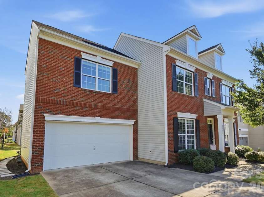 11806 Carolina Blossom Lane, Pineville, NC 28134.  MLS# CAR4428240, YatesRealty ID 54366. 
