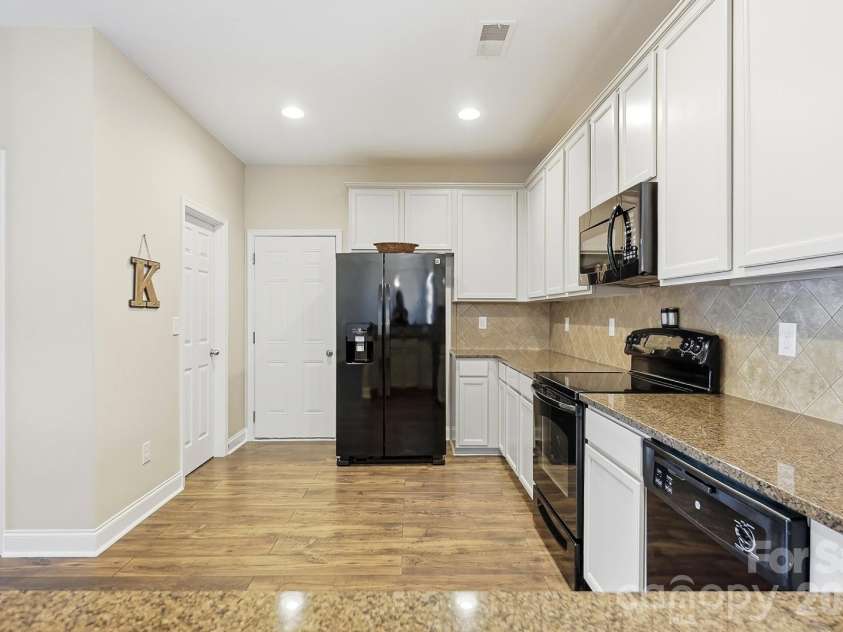11806 Carolina Blossom Lane, Pineville, NC 28134.  MLS# CAR4428240, YatesRealty ID 54366. 