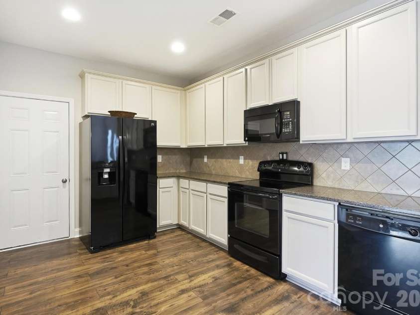 11806 Carolina Blossom Lane, Pineville, NC 28134.  MLS# CAR4428240, YatesRealty ID 54366. 