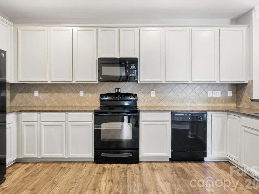 11806 Carolina Blossom Lane, Pineville, NC 28134.  MLS# CAR4428240, YatesRealty ID 54366. 