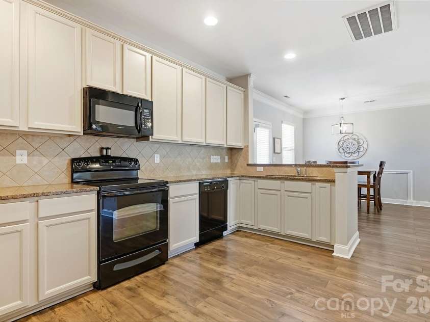 11806 Carolina Blossom Lane, Pineville, NC 28134.  MLS# CAR4428240, YatesRealty ID 54366. 
