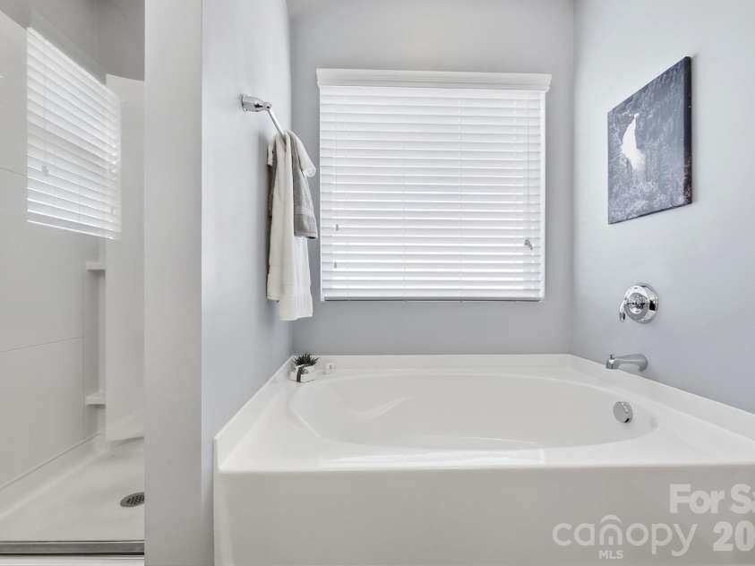 11806 Carolina Blossom Lane, Pineville, NC 28134.  MLS# CAR4428240, YatesRealty ID 54366. 