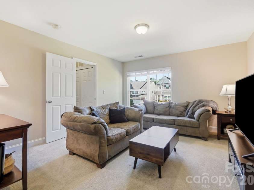 11806 Carolina Blossom Lane, Pineville, NC 28134.  MLS# CAR4428240, YatesRealty ID 54366. 