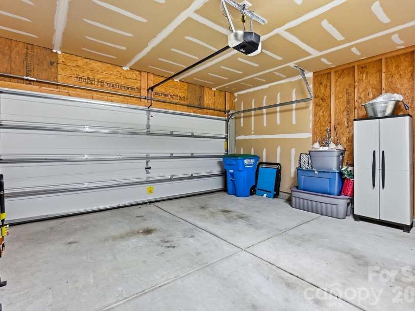 11806 Carolina Blossom Lane, Pineville, NC 28134.  MLS# CAR4428240, YatesRealty ID 54366. 