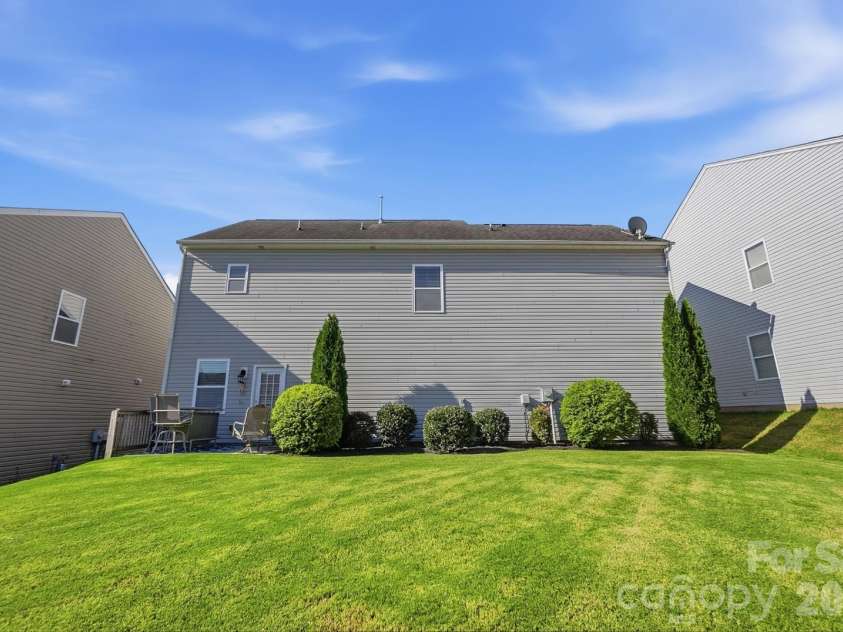 11806 Carolina Blossom Lane, Pineville, NC 28134.  MLS# CAR4428240, YatesRealty ID 54366. 