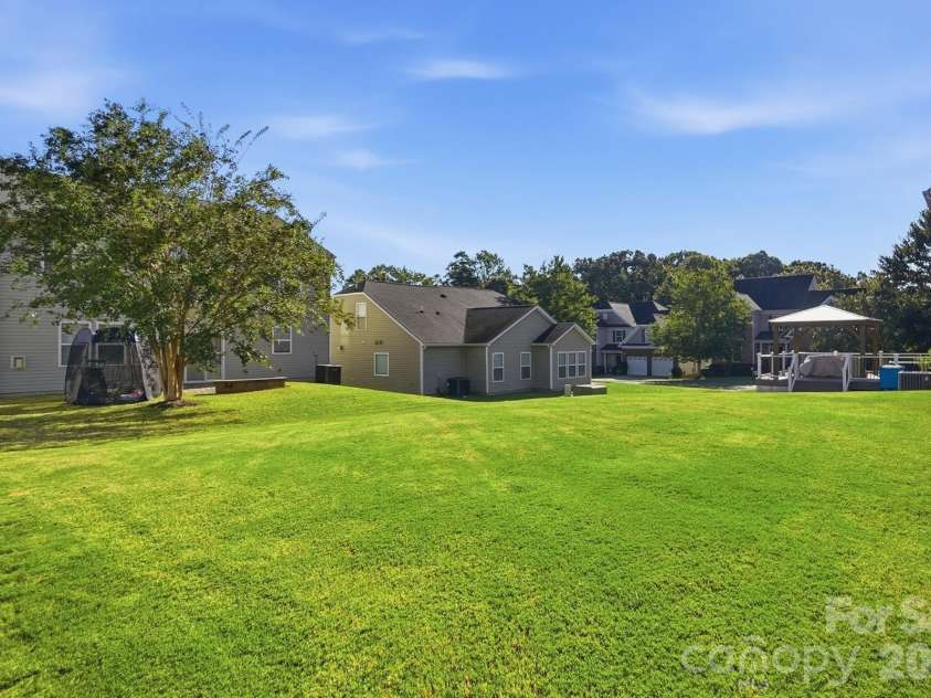 11806 Carolina Blossom Lane, Pineville, NC 28134.  MLS# CAR4428240, YatesRealty ID 54366. 