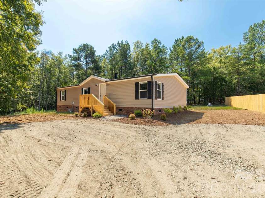 2009 Sugar Hill Road, York, SC 29745.  MLS# CAR4428416, YatesRealty ID 54369. 