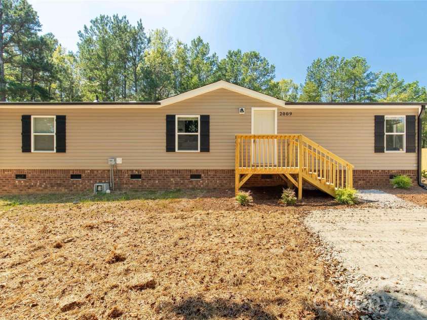2009 Sugar Hill Road, York, SC 29745.  MLS# CAR4428416, YatesRealty ID 54369. 