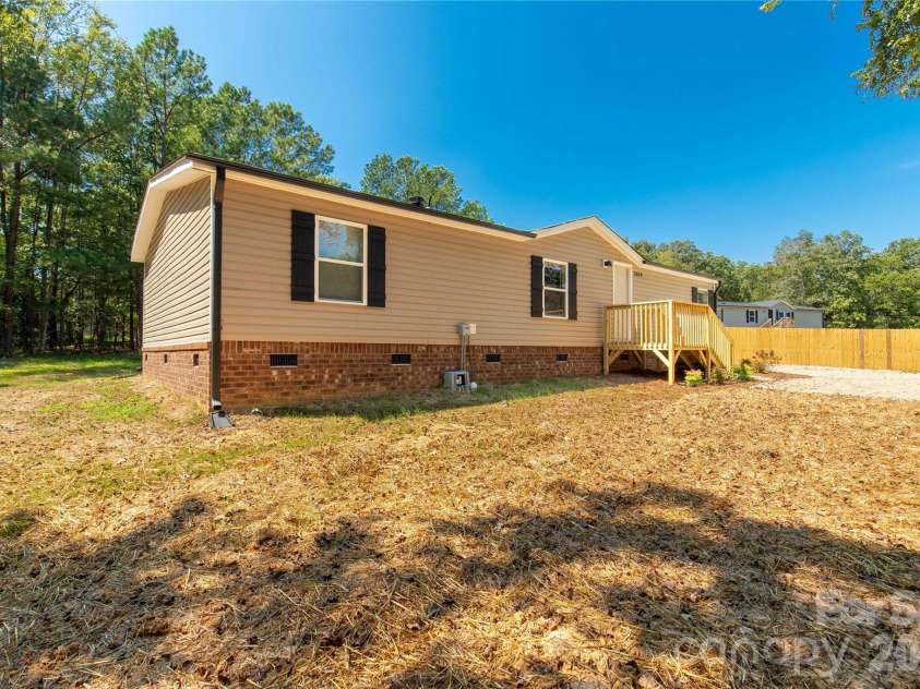 2009 Sugar Hill Road, York, SC 29745.  MLS# CAR4428416, YatesRealty ID 54369. 