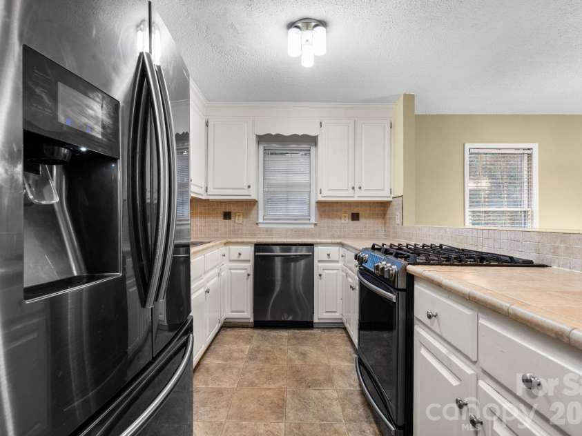2433 1st Street, Hickory, NC 28601.  MLS# CAR4430009, YatesRealty ID 54370. 