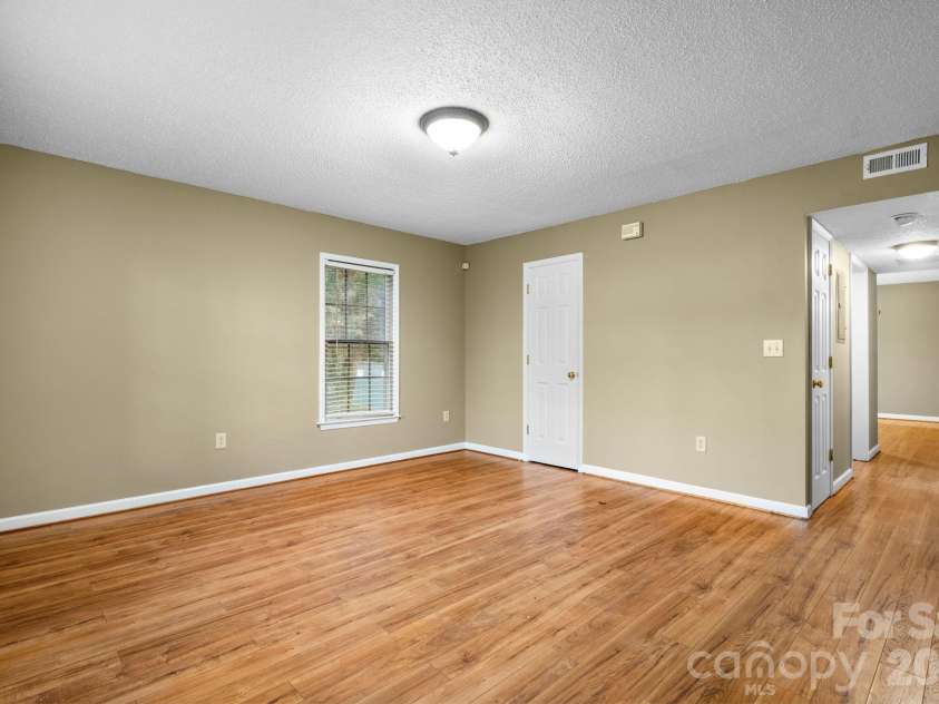 2433 1st Street, Hickory, NC 28601.  MLS# CAR4430009, YatesRealty ID 54370. 