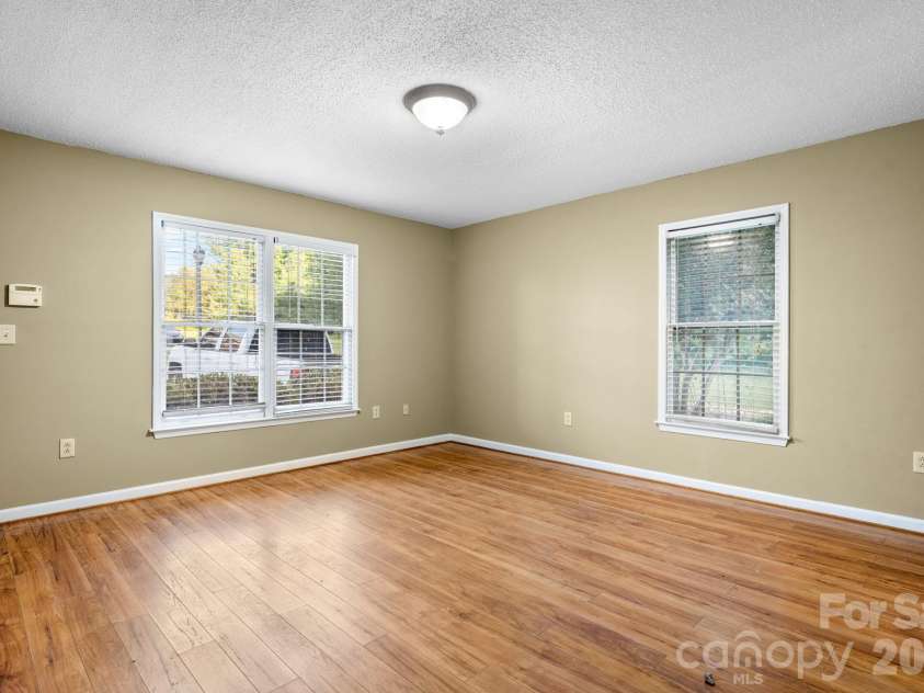 2433 1st Street, Hickory, NC 28601.  MLS# CAR4430009, YatesRealty ID 54370. 