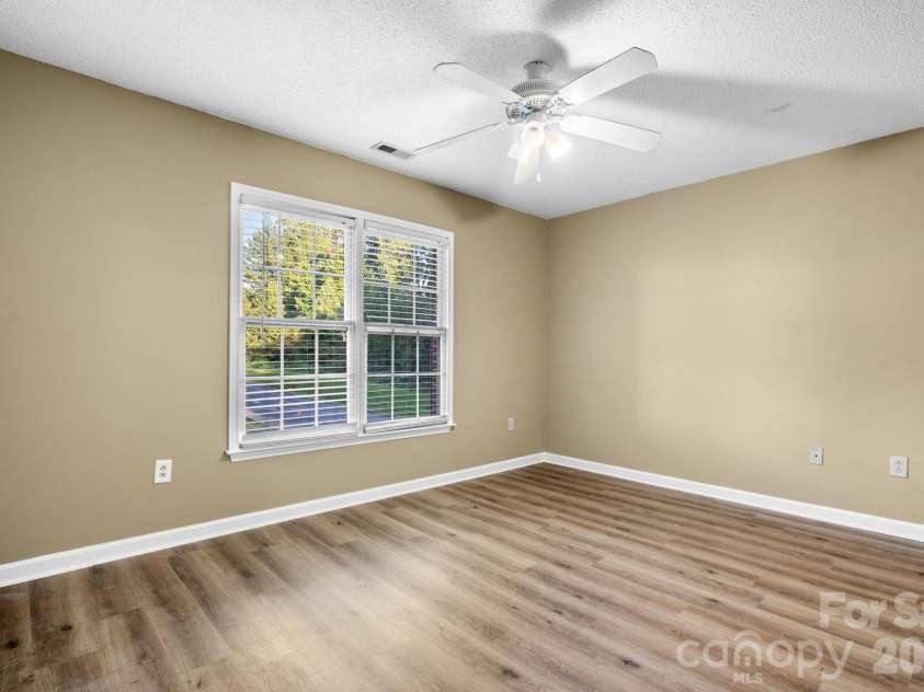 2433 1st Street, Hickory, NC 28601.  MLS# CAR4430009, YatesRealty ID 54370. 