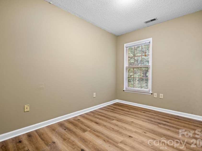 2433 1st Street, Hickory, NC 28601.  MLS# CAR4430009, YatesRealty ID 54370. 