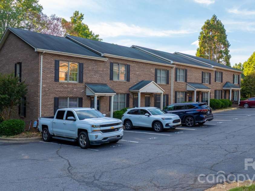 2433 1st Street, Hickory, NC 28601.  MLS# CAR4430009, YatesRealty ID 54370. 