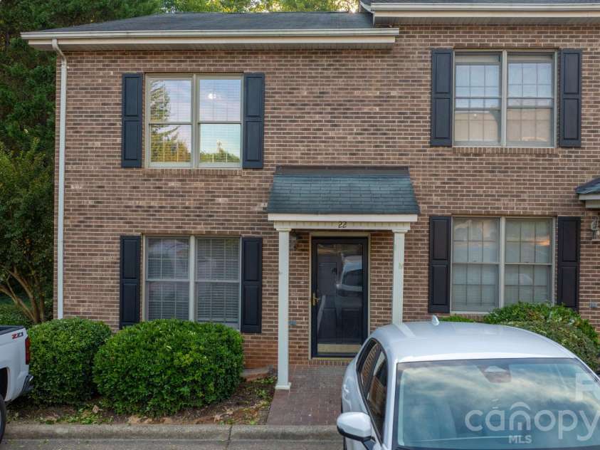 2433 1st Street, Hickory, NC 28601.  MLS# CAR4430009, YatesRealty ID 54370. 