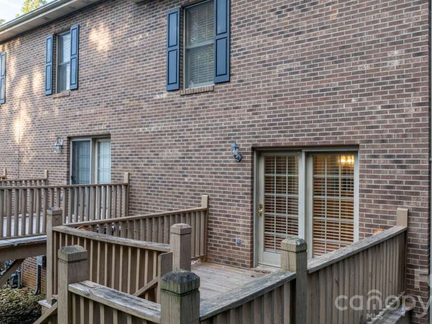 2433 1st Street, Hickory, NC 28601.  MLS# CAR4430009, YatesRealty ID 54370. 