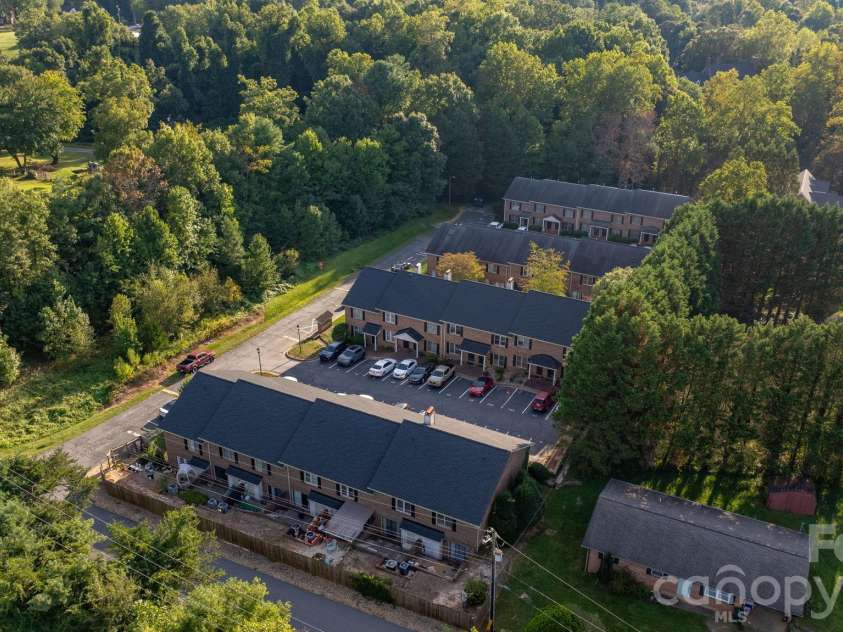 2433 1st Street, Hickory, NC 28601.  MLS# CAR4430009, YatesRealty ID 54370. 