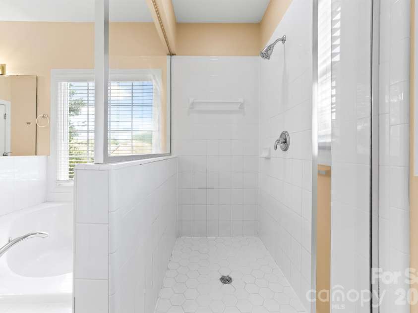 4014 Belle Meade Circle, Belmont, NC 28012.  MLS# CAR4429750, YatesRealty ID 54372. Large walk in shower