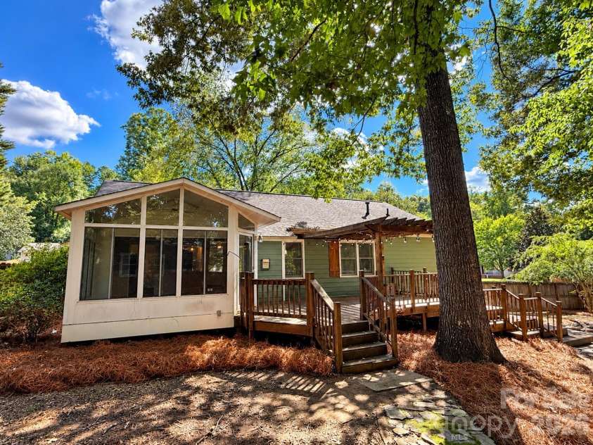 101 Antelope Drive, Mount Holly, NC 28120.  MLS# CAR4429952, YatesRealty ID 54374. 