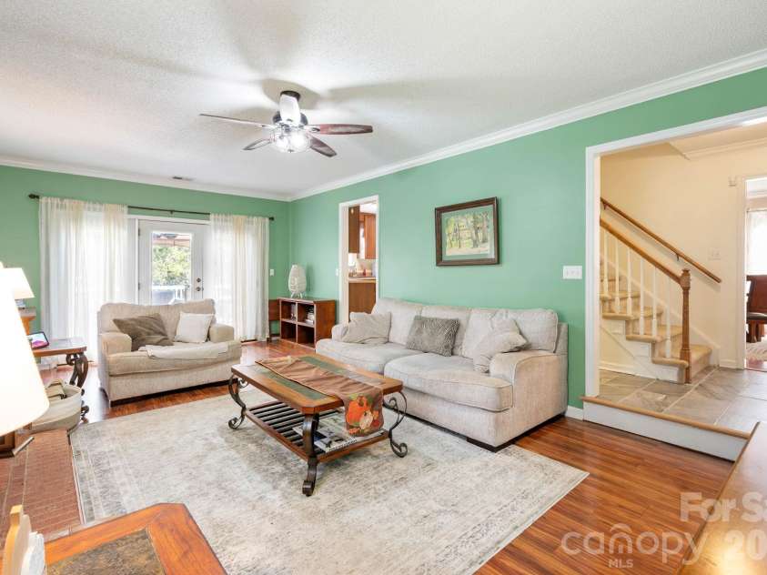 1300 Sugar Hollow Drive, Charlotte, NC 28214.  MLS# CAR4430135, YatesRealty ID 54375. 