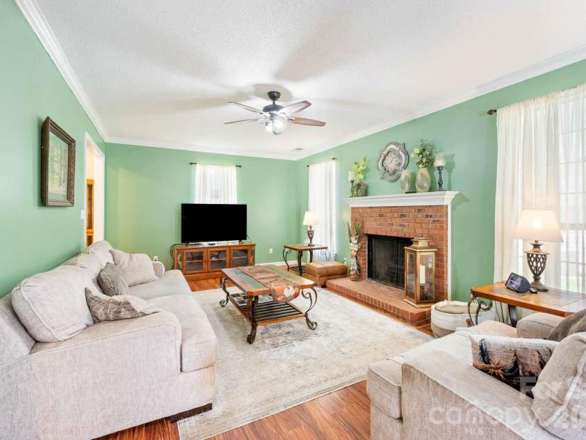 1300 Sugar Hollow Drive, Charlotte, NC 28214.  MLS# CAR4430135, YatesRealty ID 54375. 