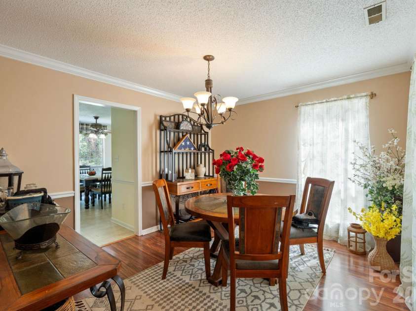 1300 Sugar Hollow Drive, Charlotte, NC 28214.  MLS# CAR4430135, YatesRealty ID 54375. 