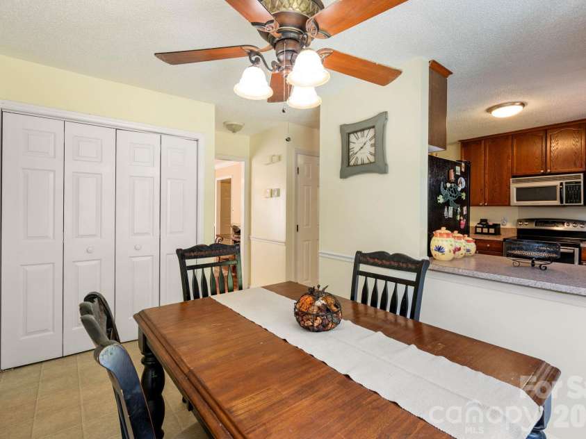 1300 Sugar Hollow Drive, Charlotte, NC 28214.  MLS# CAR4430135, YatesRealty ID 54375. 