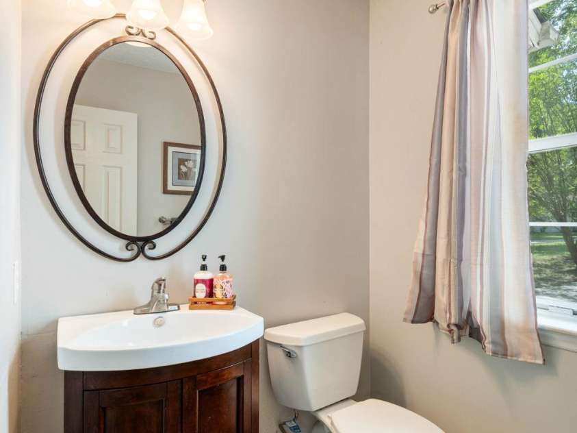 1300 Sugar Hollow Drive, Charlotte, NC 28214.  MLS# CAR4430135, YatesRealty ID 54375. 