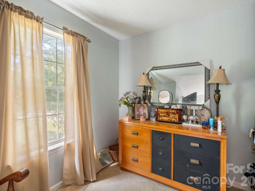 1300 Sugar Hollow Drive, Charlotte, NC 28214.  MLS# CAR4430135, YatesRealty ID 54375. 