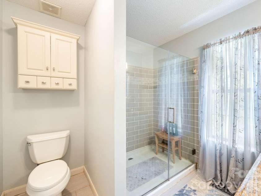 1300 Sugar Hollow Drive, Charlotte, NC 28214.  MLS# CAR4430135, YatesRealty ID 54375. 