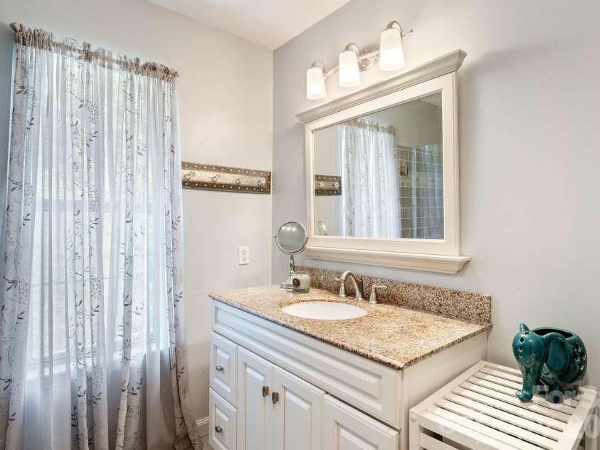 1300 Sugar Hollow Drive, Charlotte, NC 28214.  MLS# CAR4430135, YatesRealty ID 54375. 