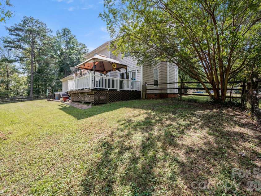 1300 Sugar Hollow Drive, Charlotte, NC 28214.  MLS# CAR4430135, YatesRealty ID 54375. 