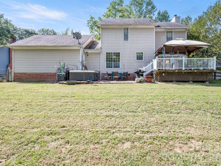 1300 Sugar Hollow Drive, Charlotte, NC 28214.  MLS# CAR4430135, YatesRealty ID 54375. 
