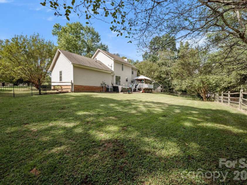 1300 Sugar Hollow Drive, Charlotte, NC 28214.  MLS# CAR4430135, YatesRealty ID 54375. 