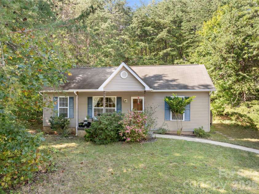 40 Rocking Porch Lane, Asheville, NC 28805.  MLS# CAR4429579, YatesRealty ID 54376. 