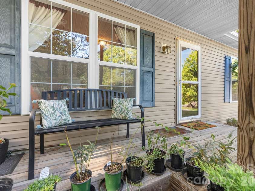 40 Rocking Porch Lane, Asheville, NC 28805.  MLS# CAR4429579, YatesRealty ID 54376. 
