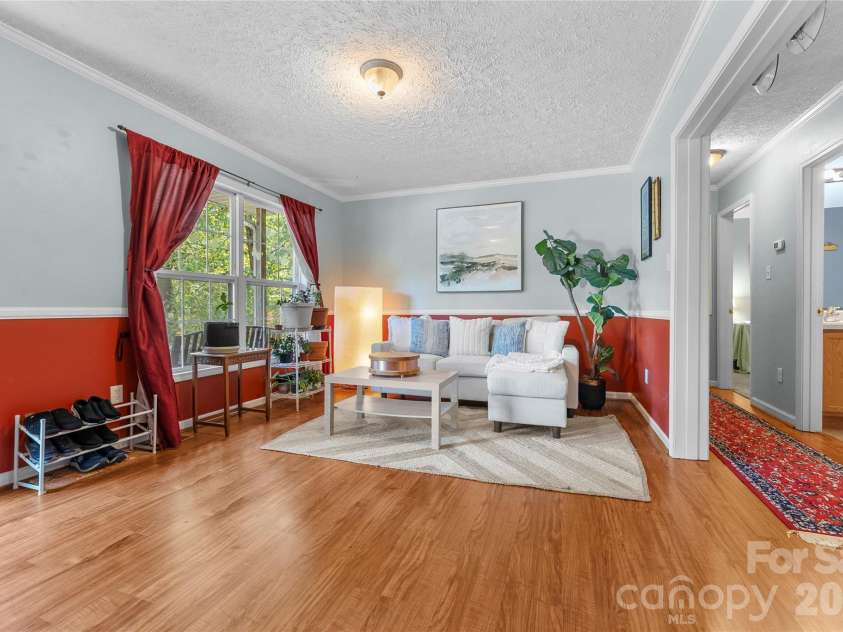 40 Rocking Porch Lane, Asheville, NC 28805.  MLS# CAR4429579, YatesRealty ID 54376. 