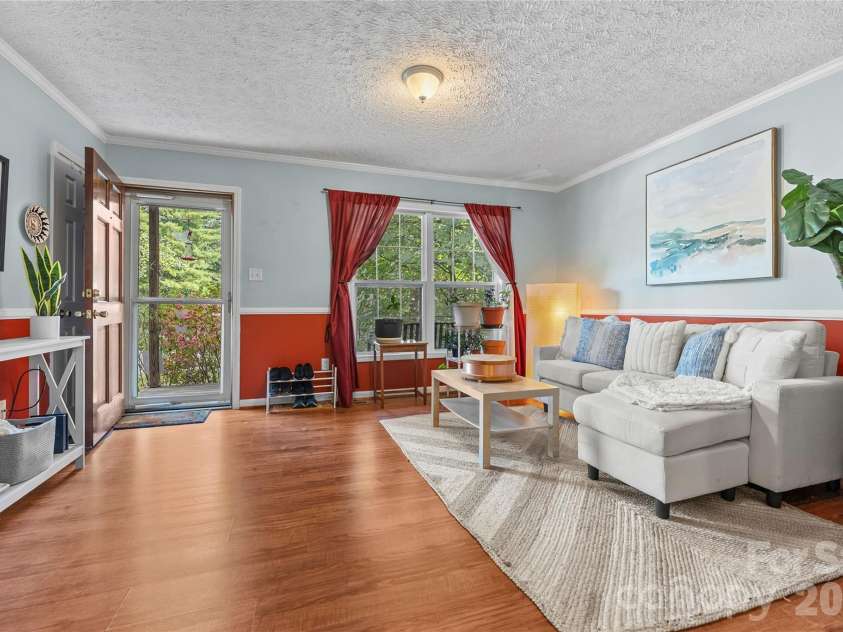 40 Rocking Porch Lane, Asheville, NC 28805.  MLS# CAR4429579, YatesRealty ID 54376. 