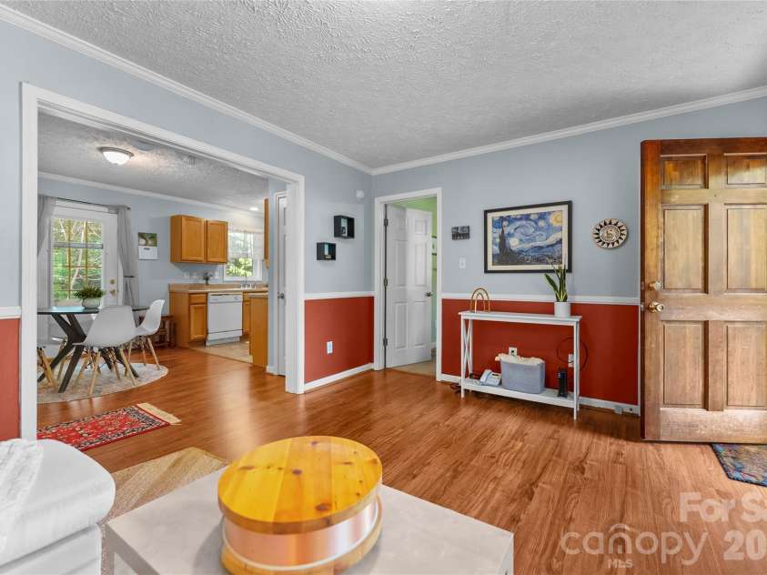 40 Rocking Porch Lane, Asheville, NC 28805.  MLS# CAR4429579, YatesRealty ID 54376. 