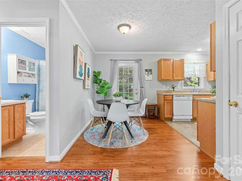 40 Rocking Porch Lane, Asheville, NC 28805.  MLS# CAR4429579, YatesRealty ID 54376. 